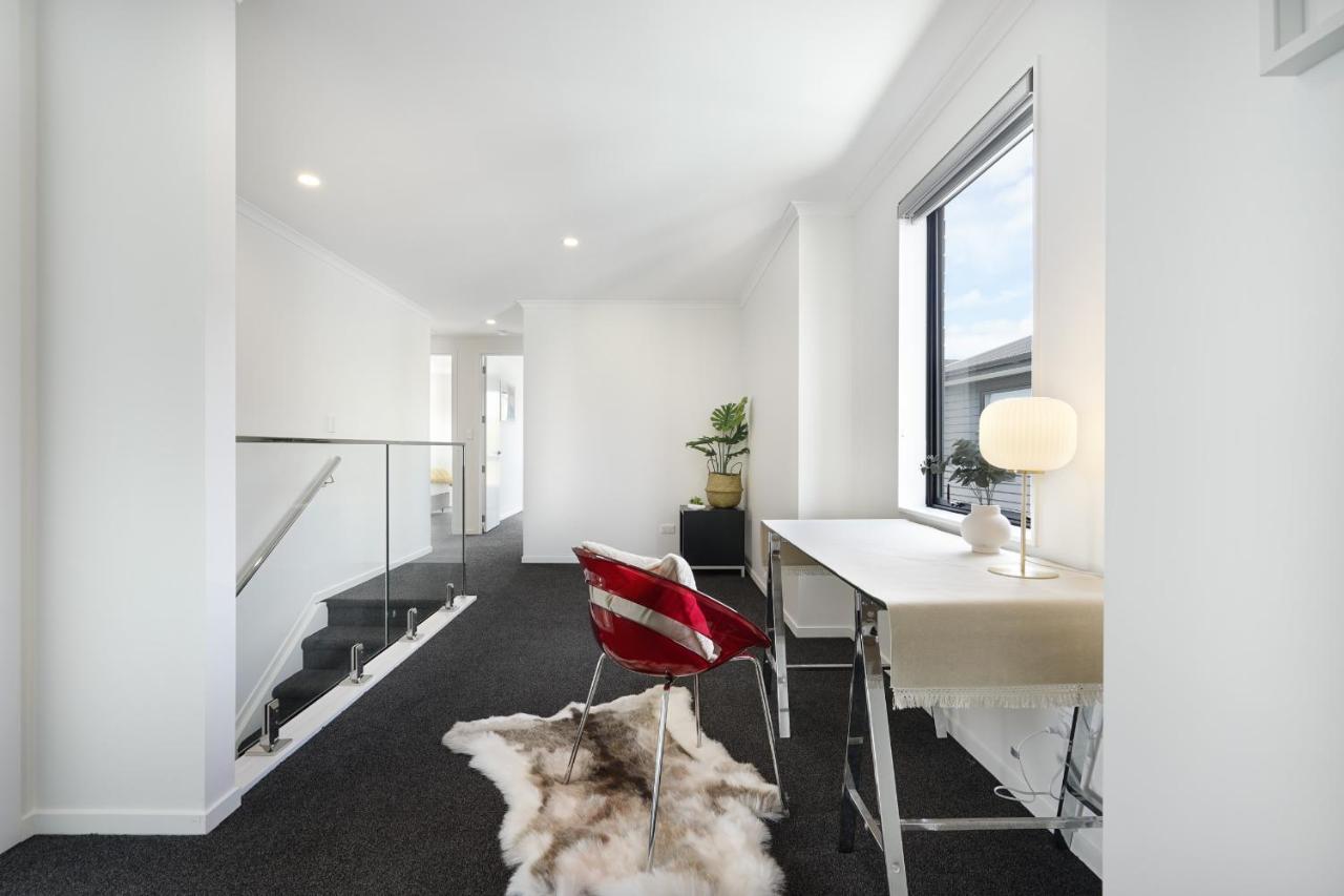 Fabulous River View - Brand New House In Hamilton Eksteriør billede