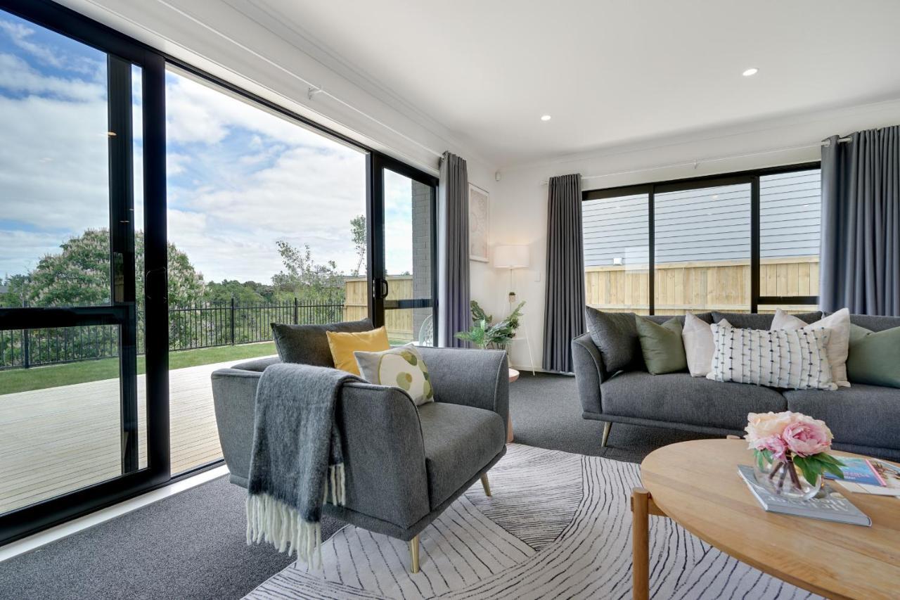 Fabulous River View - Brand New House In Hamilton Eksteriør billede