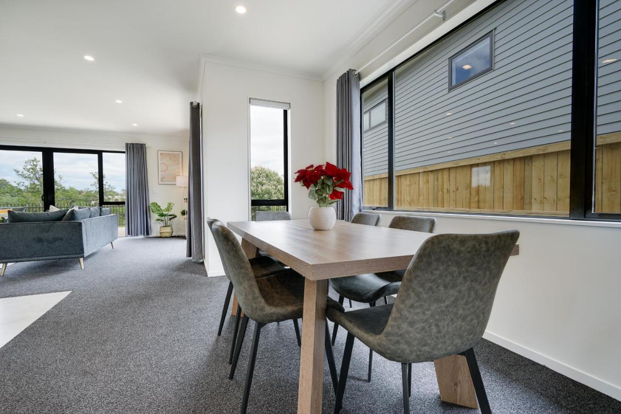 Fabulous River View - Brand New House In Hamilton Eksteriør billede